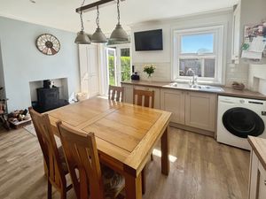 Kitchen Diner- click for photo gallery